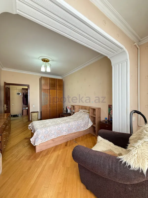 Satılır 4 otaqlı köhnə tikili 100 m²