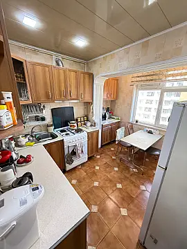 Satılır 4 otaqlı köhnə tikili 100 m²