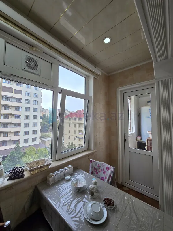 Satılır 4 otaqlı köhnə tikili 100 m²