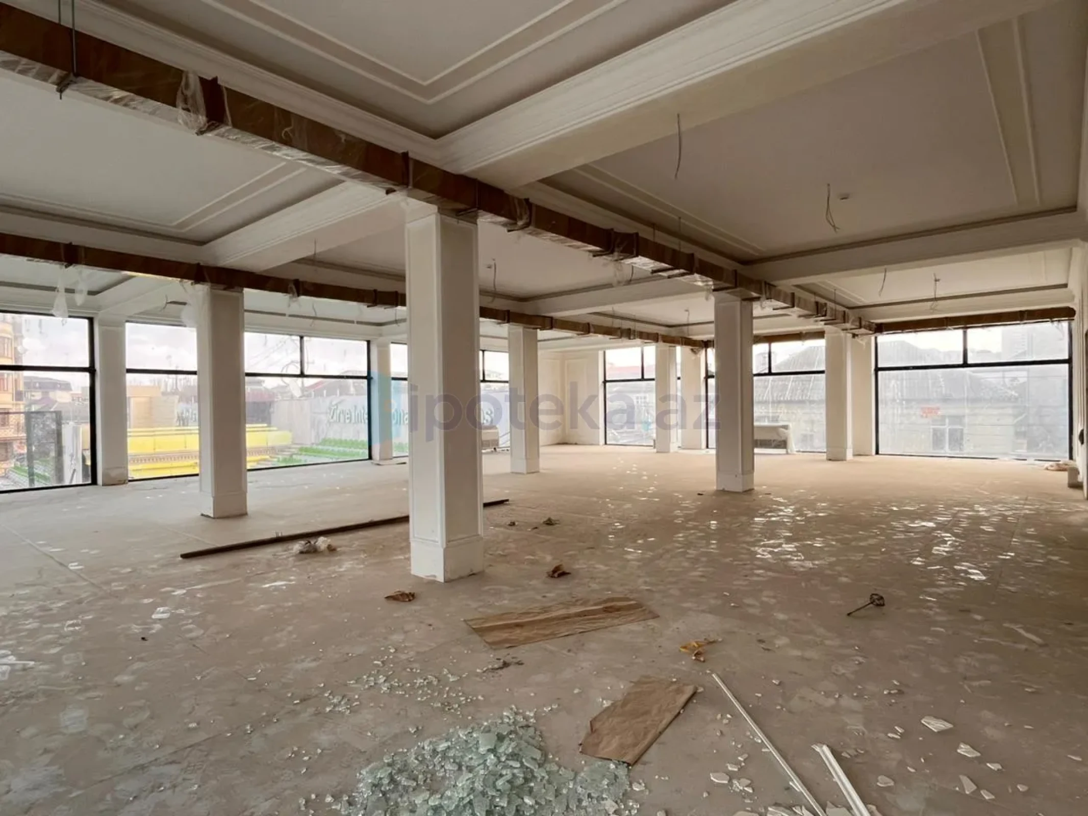Satılır 3 otaqlı obyekt 1400 m²