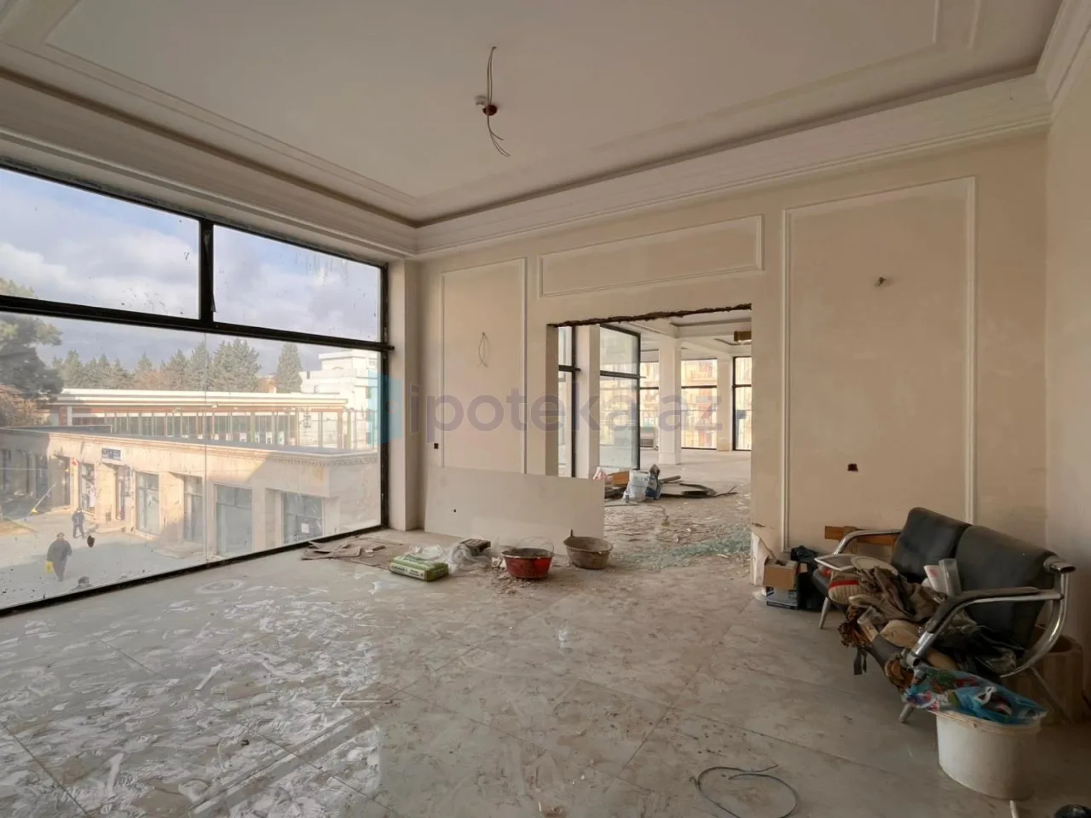 Satılır 3 otaqlı obyekt 1400 m²