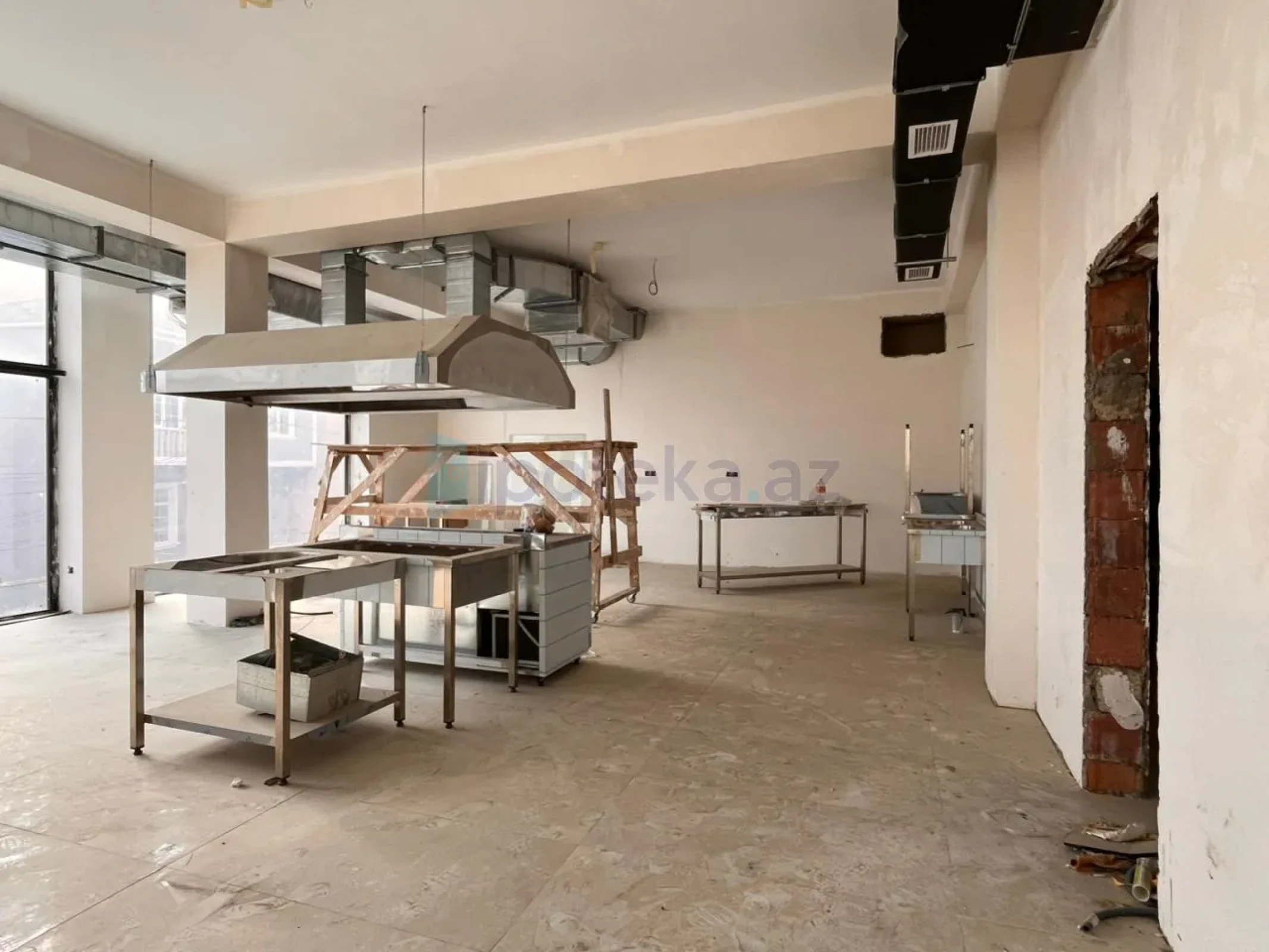 Satılır 3 otaqlı obyekt 1400 m²
