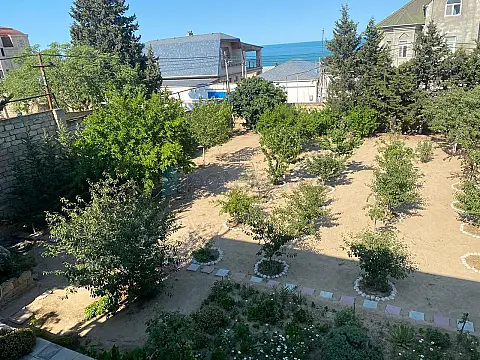 Satılır 10 otaqlı həyət evi 278 m²