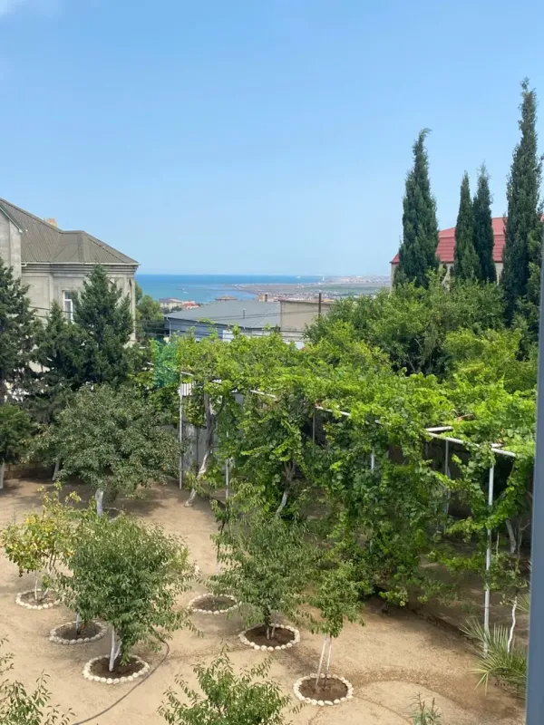 Satılır 10 otaqlı həyət evi 278 m²