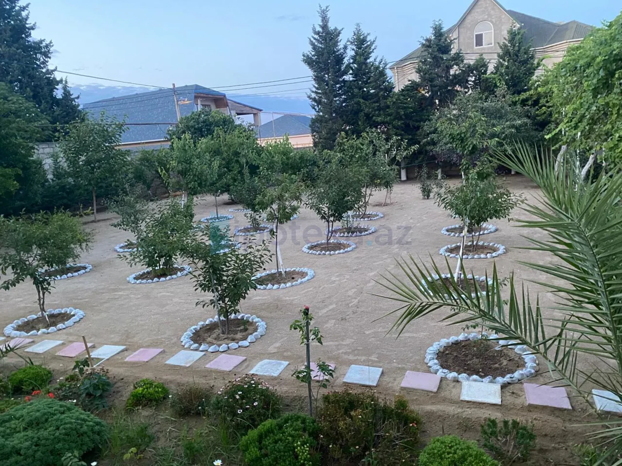 Satılır 10 otaqlı həyət evi 278 m²