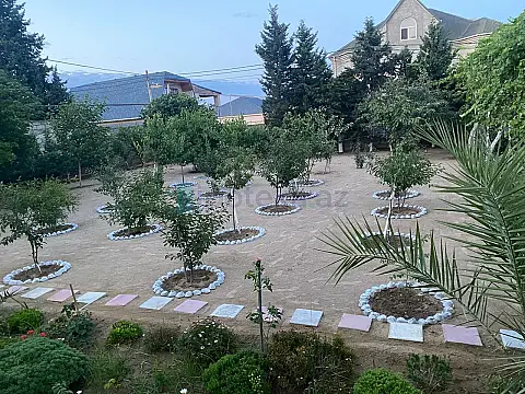 Satılır 10 otaqlı həyət evi 278 m²