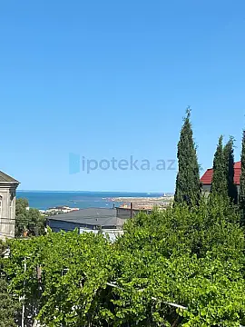 Satılır 10 otaqlı həyət evi 278 m²