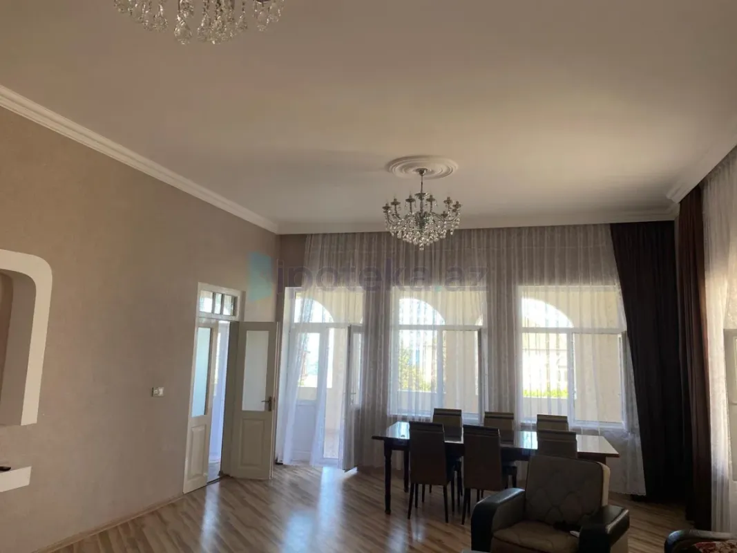 Satılır 10 otaqlı həyət evi 278 m²