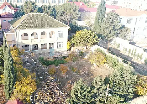 Satılır 10 otaqlı həyət evi 278 m²