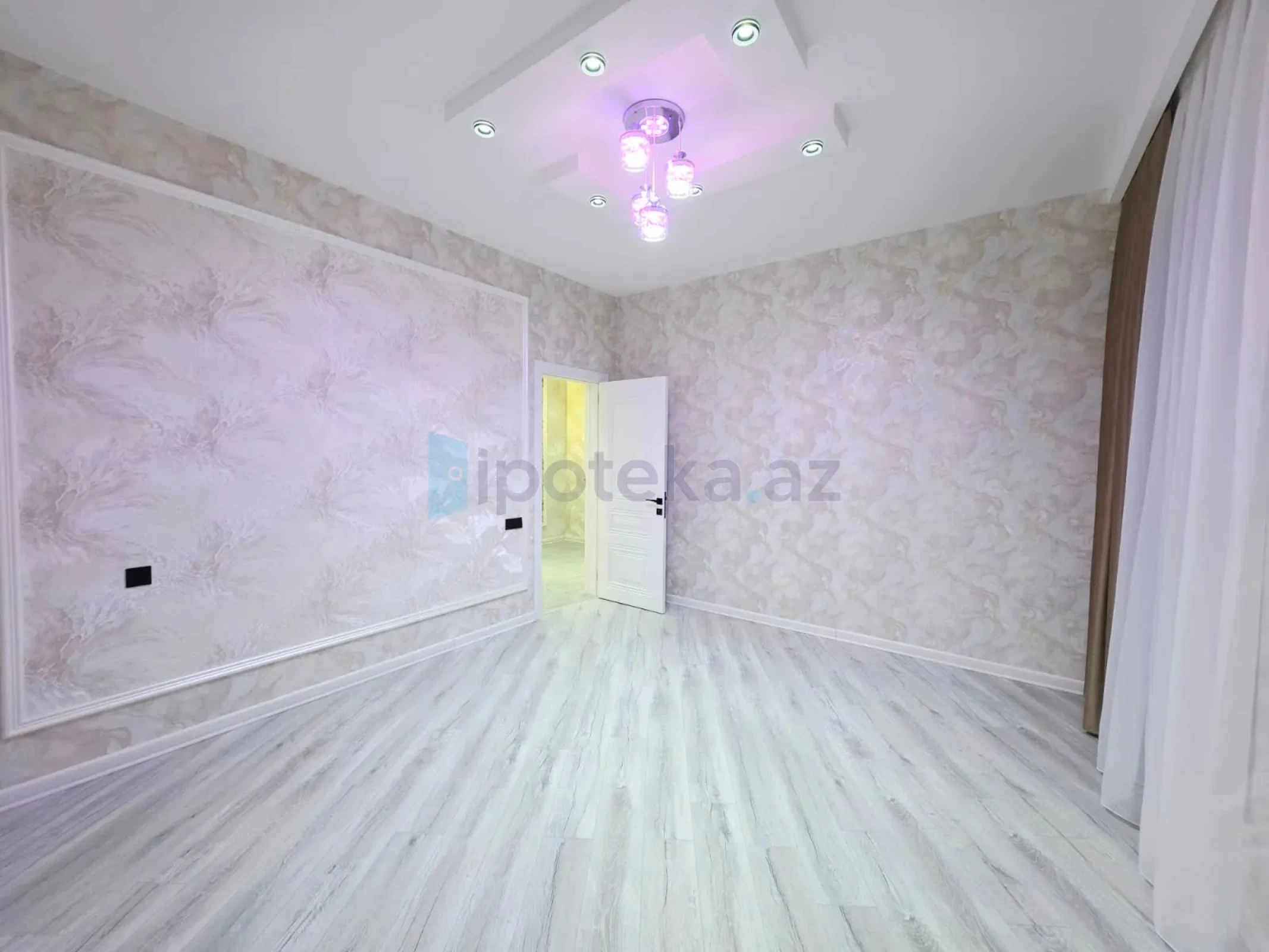 Satılır 4 otaqlı mənzil 160 m²