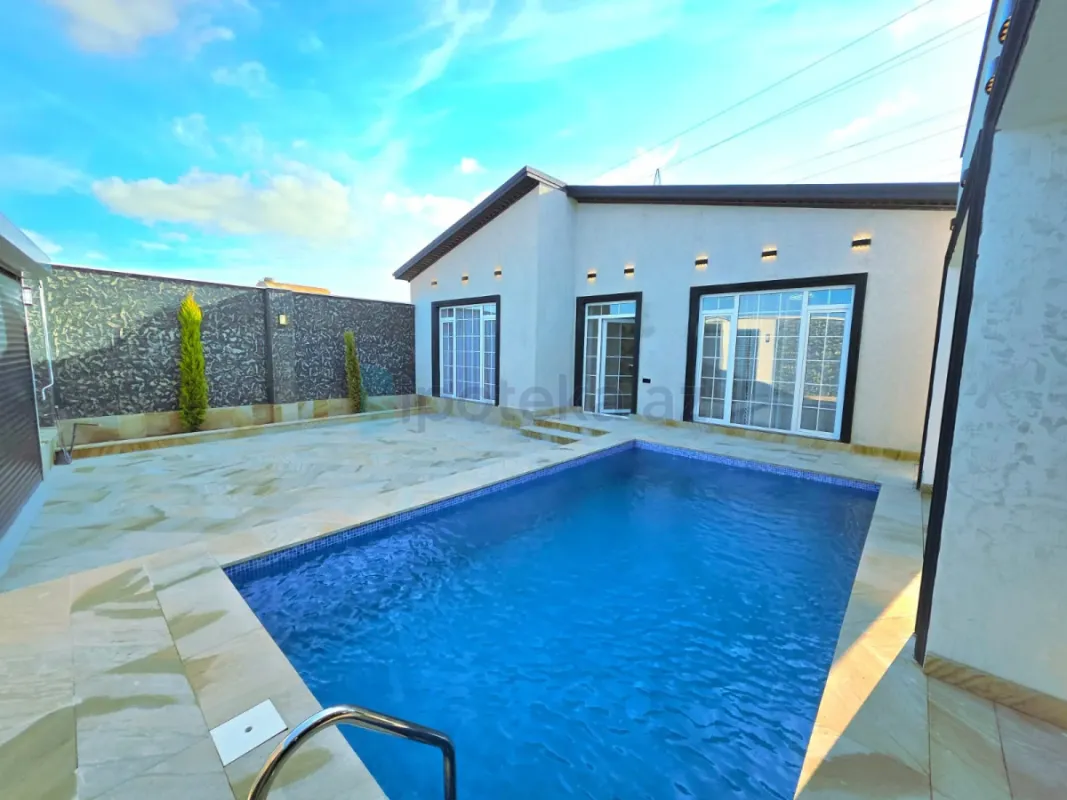 Satılır 4 otaqlı mənzil 160 m²