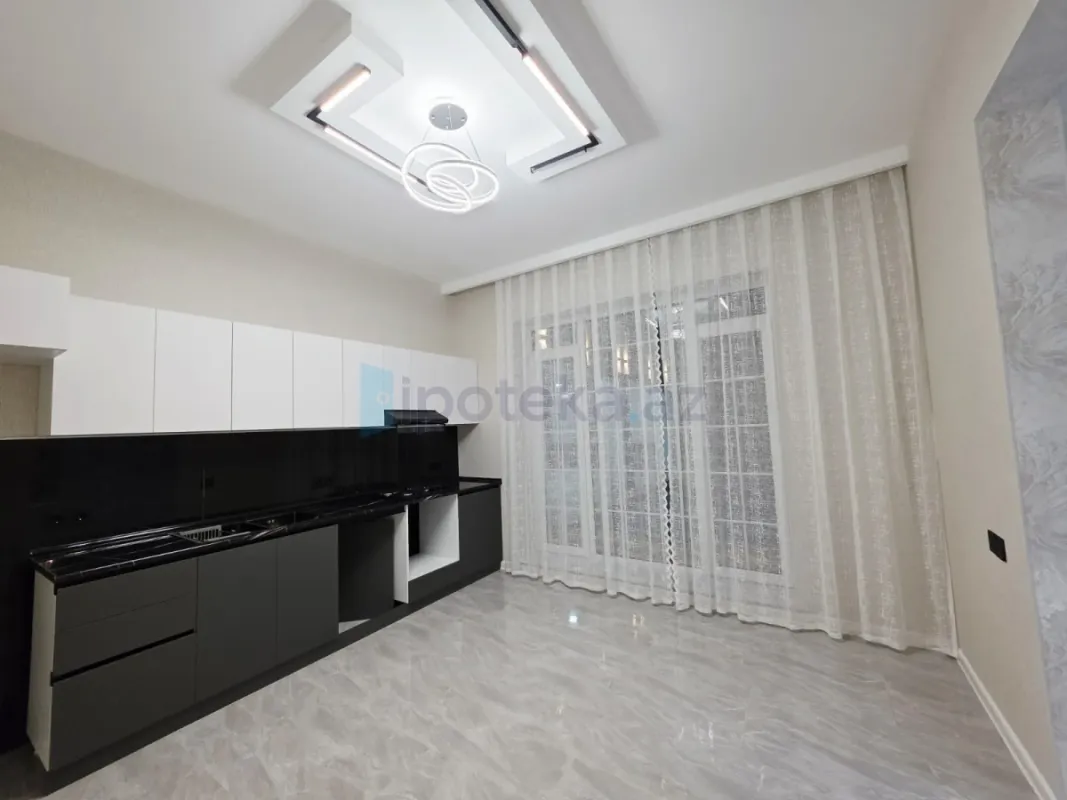 Satılır 4 otaqlı mənzil 160 m²