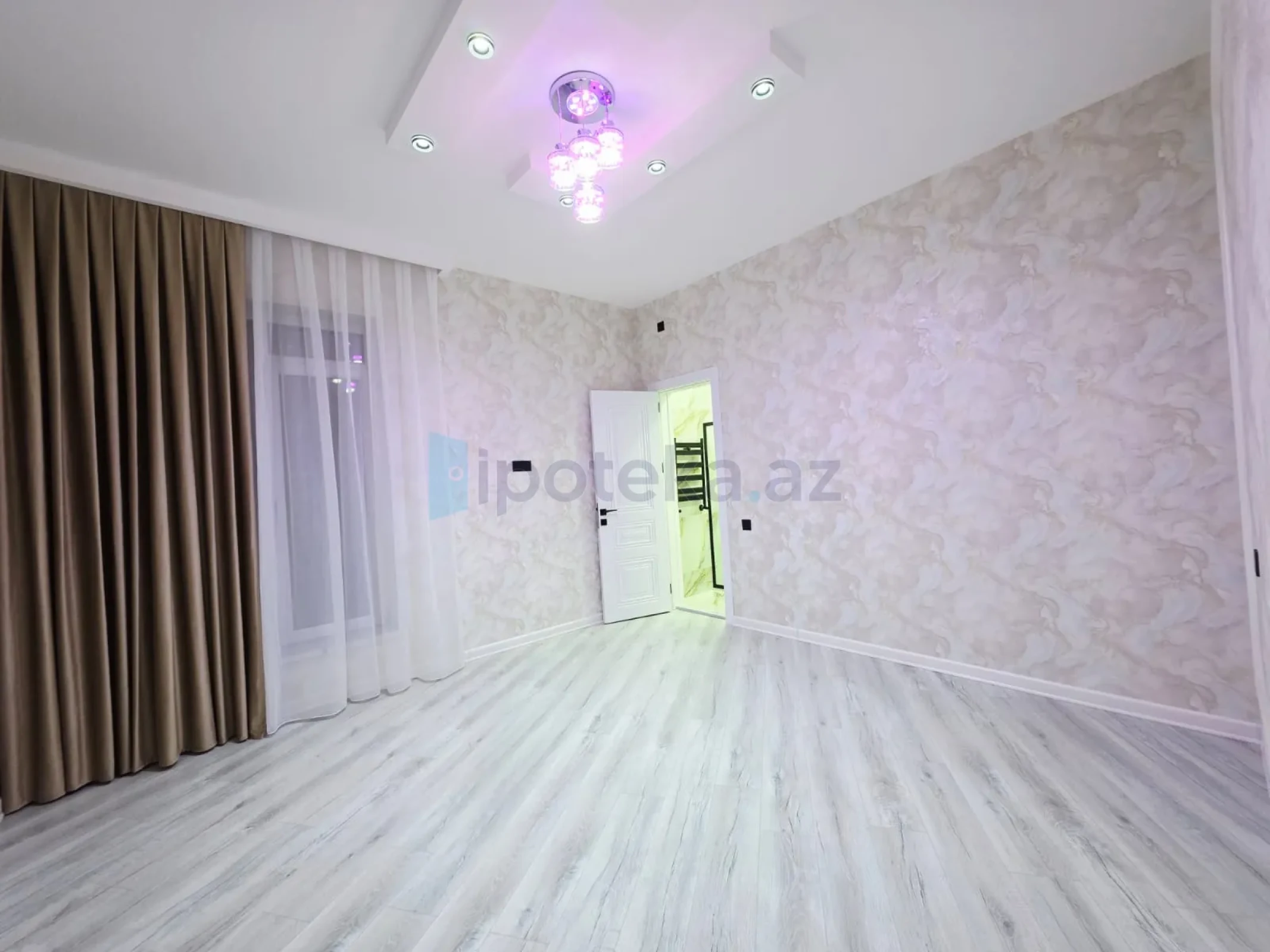Satılır 4 otaqlı mənzil 160 m²