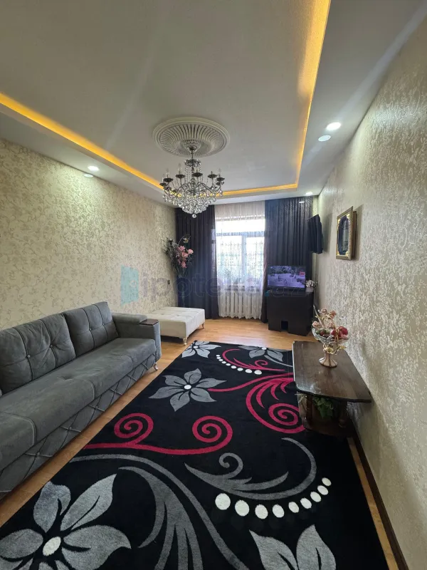 Satılır 3 otaqlı köhnə tikili 70 m²
