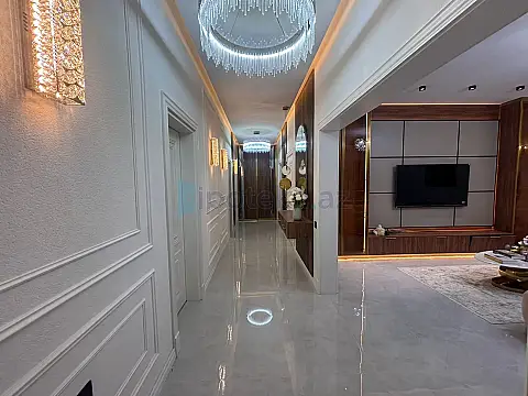 Satılır 4 otaqlı mənzil 150 m²