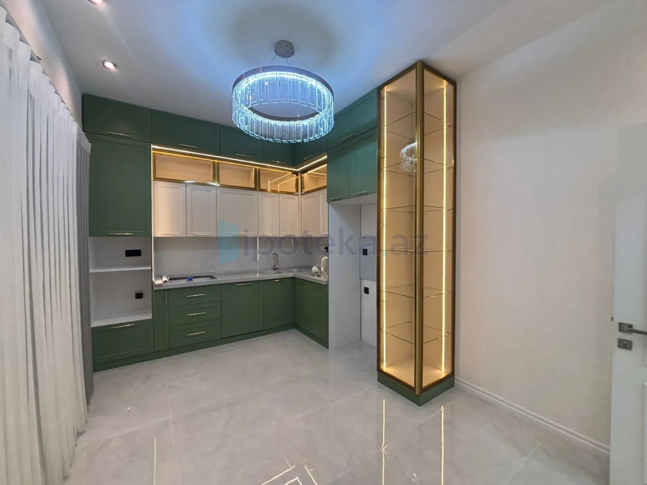 Satılır 4 otaqlı mənzil 150 m²