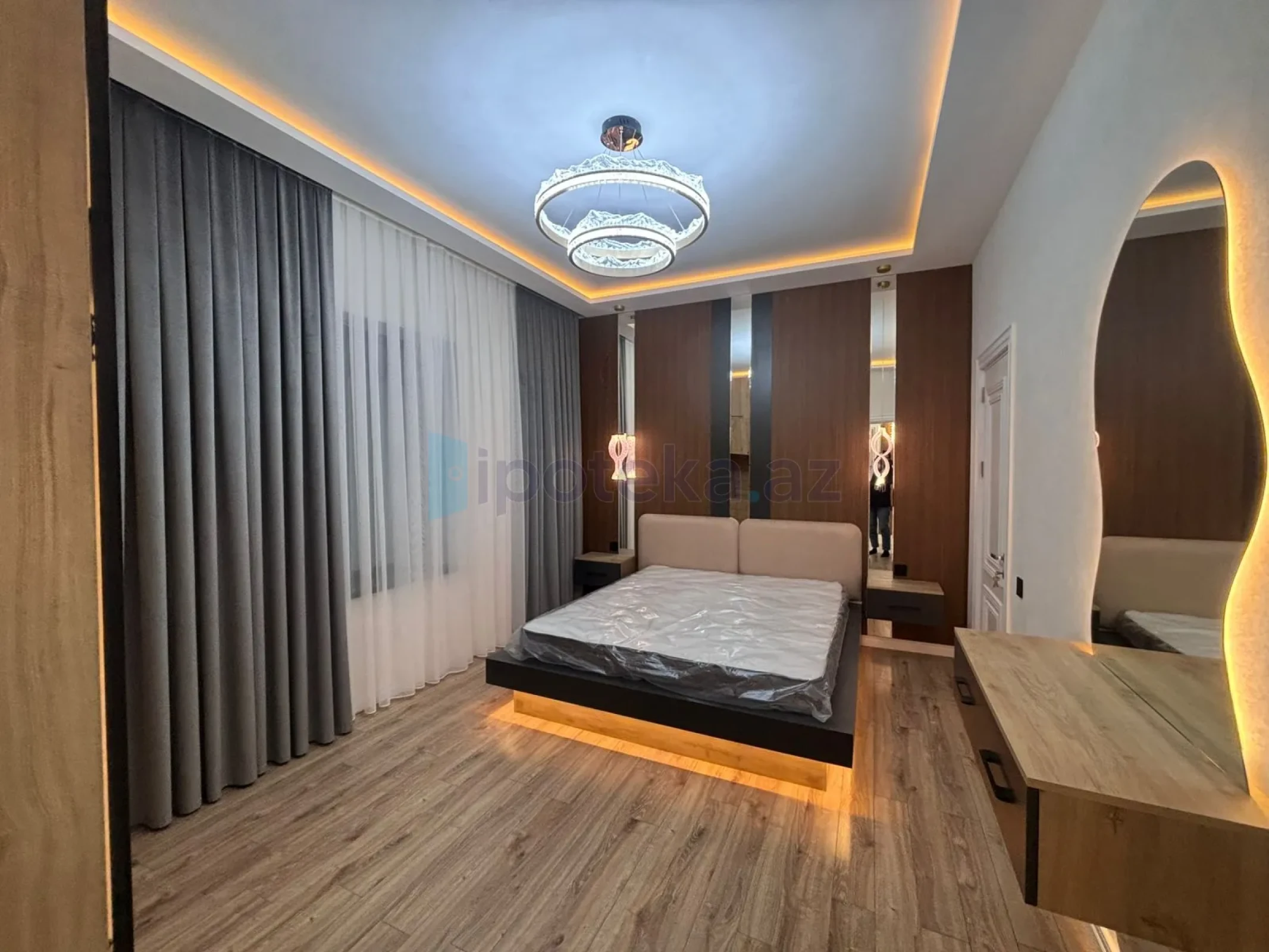 Satılır 4 otaqlı mənzil 150 m²