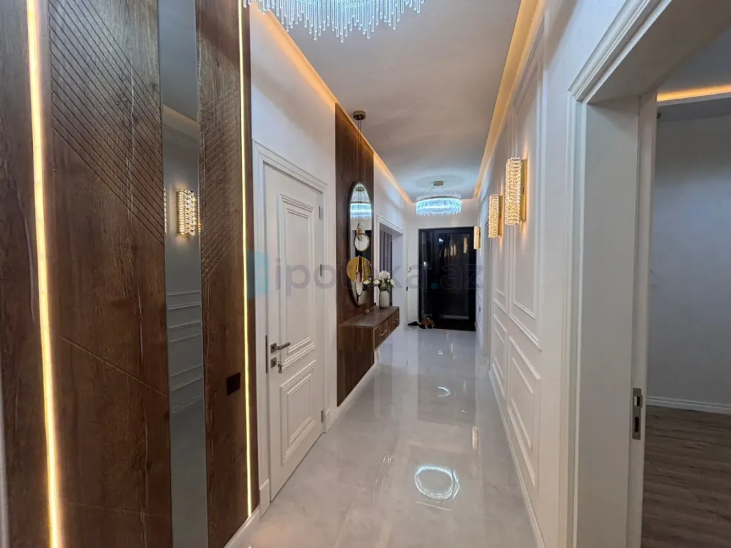 Satılır 4 otaqlı mənzil 150 m²