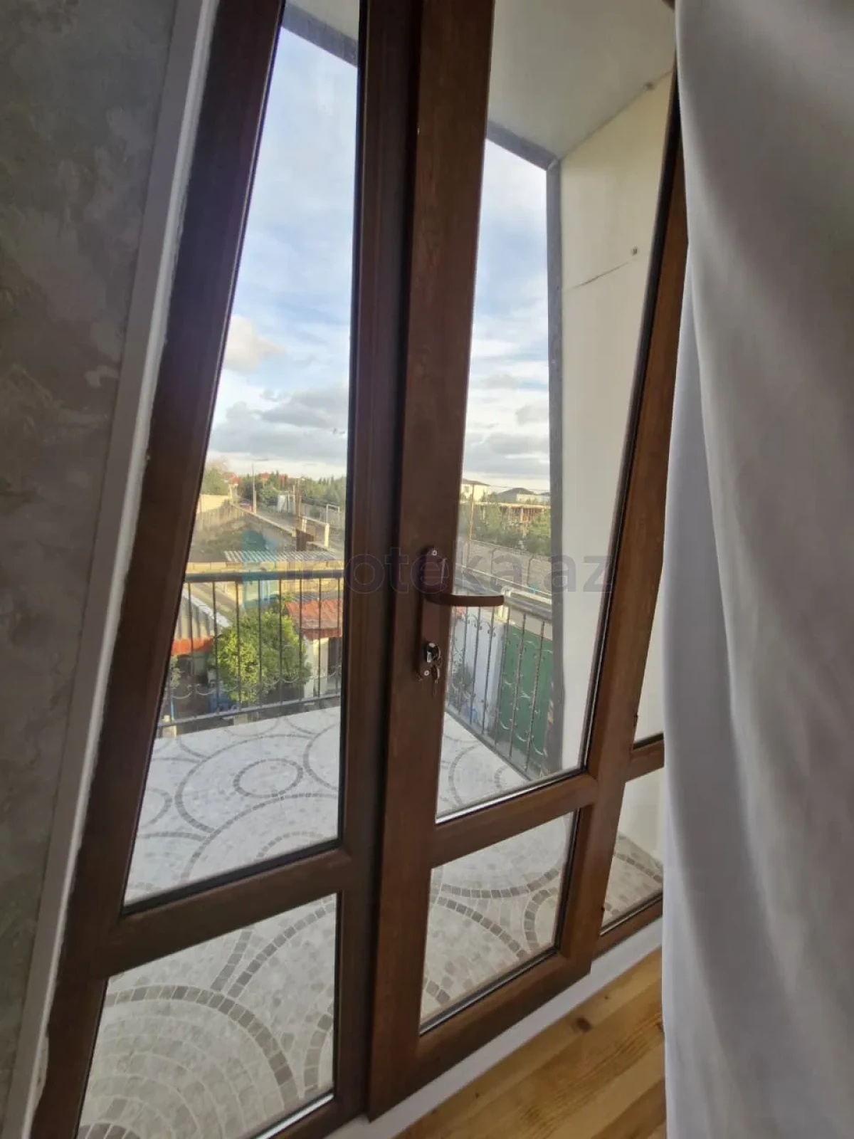 Satılır 6 otaqlı mənzil 220 m²