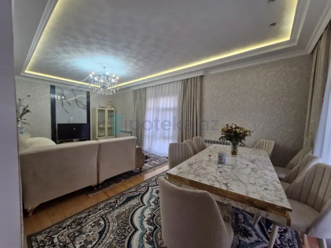 Satılır 6 otaqlı mənzil 220 m²