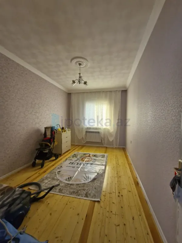 Satılır 6 otaqlı mənzil 220 m²