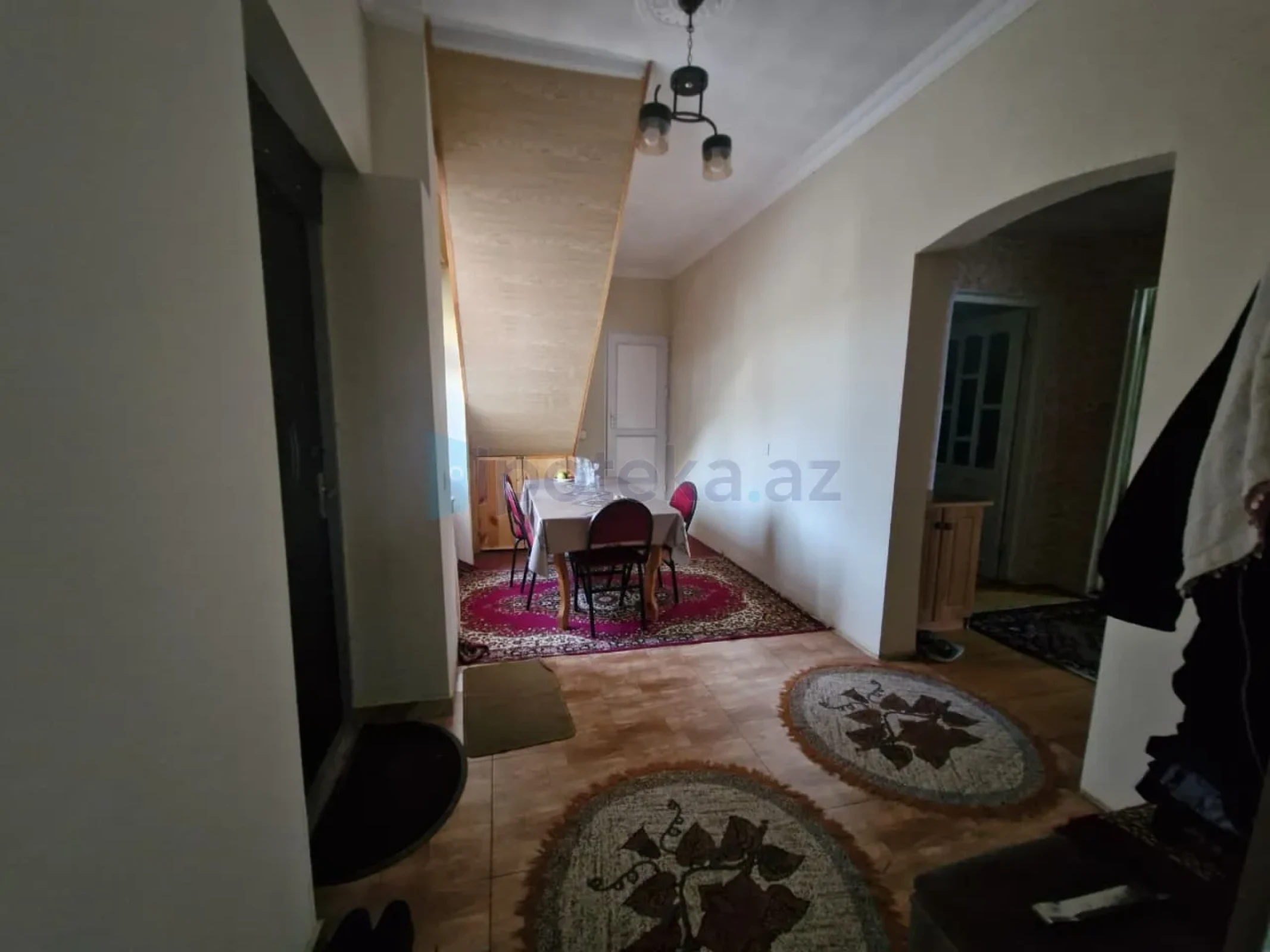 Satılır 6 otaqlı mənzil 220 m²