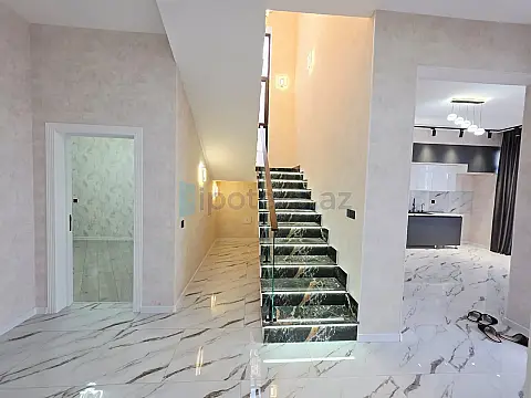 Satılır 5 otaqlı mənzil 200 m²