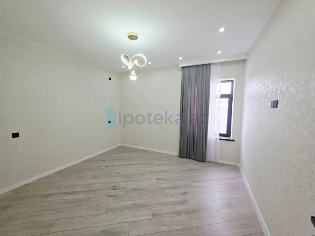 Satılır 5 otaqlı mənzil 200 m²
