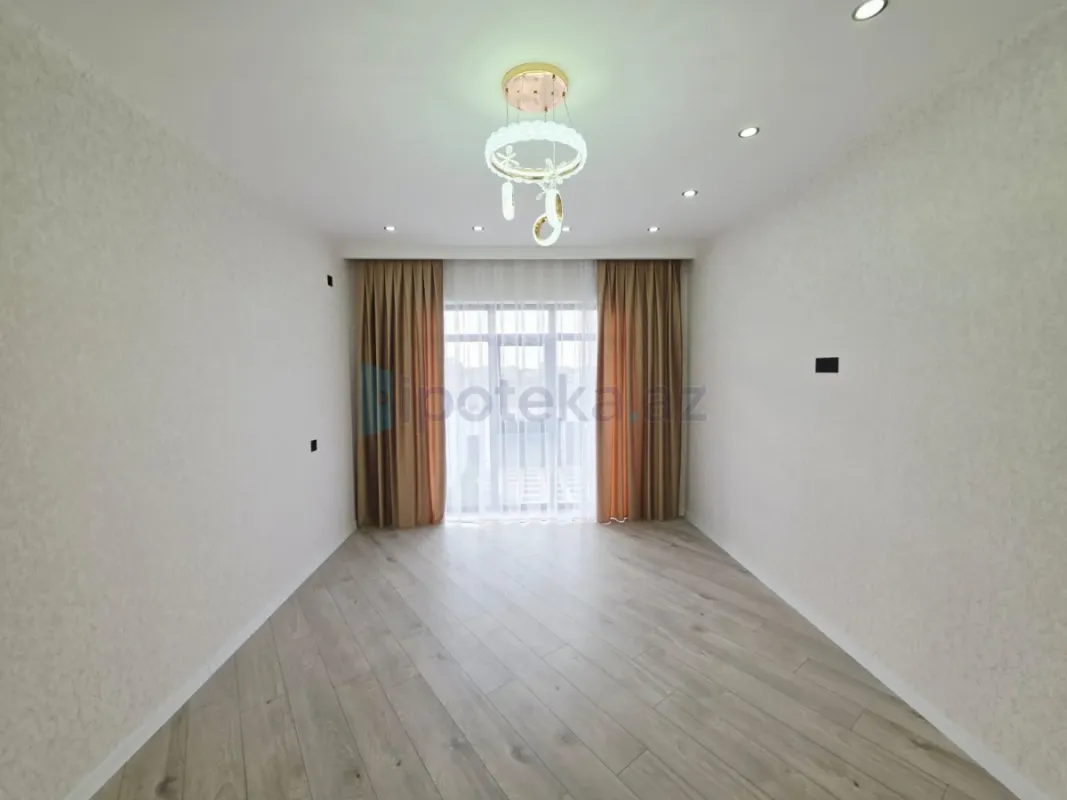 Satılır 5 otaqlı mənzil 200 m²