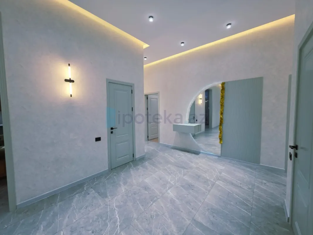 Satılır 5 otaqlı mənzil 230 m²