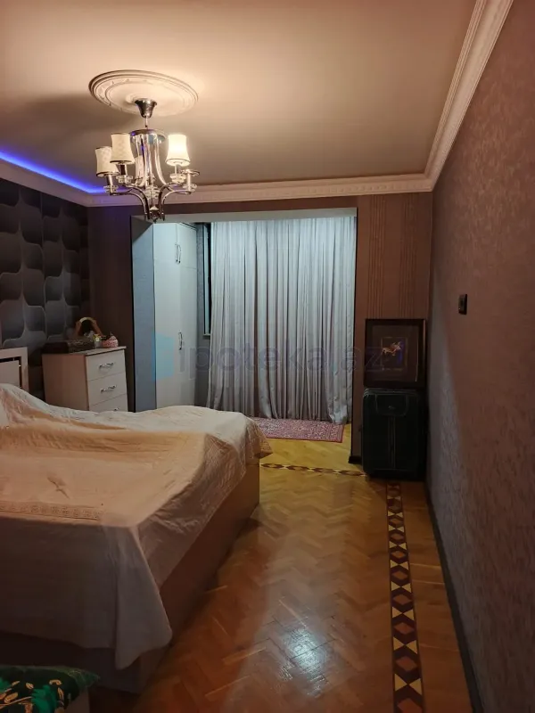 Satılır 4 otaqlı köhnə tikili 110 m²