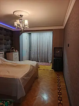 Satılır 4 otaqlı köhnə tikili 110 m²