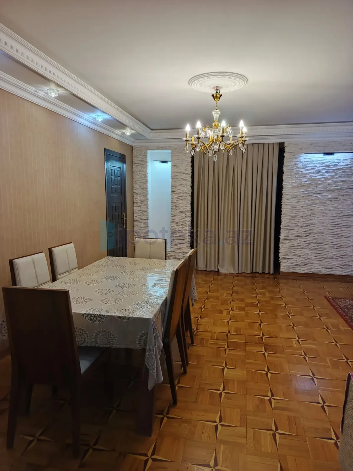 Satılır 4 otaqlı köhnə tikili 110 m²