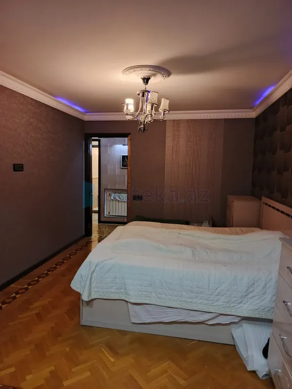 Satılır 4 otaqlı köhnə tikili 110 m²