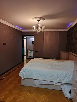Satılır 4 otaqlı köhnə tikili 110 m²
