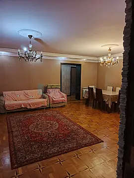 Satılır 4 otaqlı köhnə tikili 110 m²