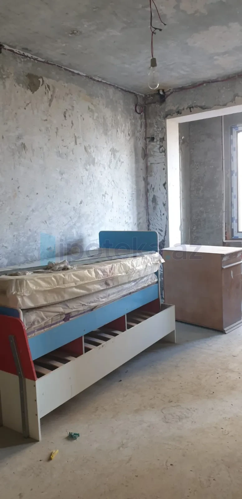 Satılır 4 otaqlı köhnə tikili 110 m²