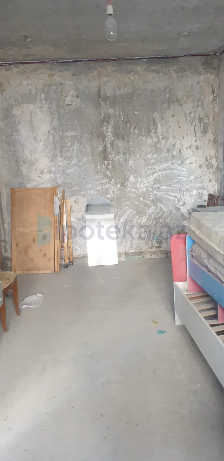 Satılır 4 otaqlı köhnə tikili 110 m²