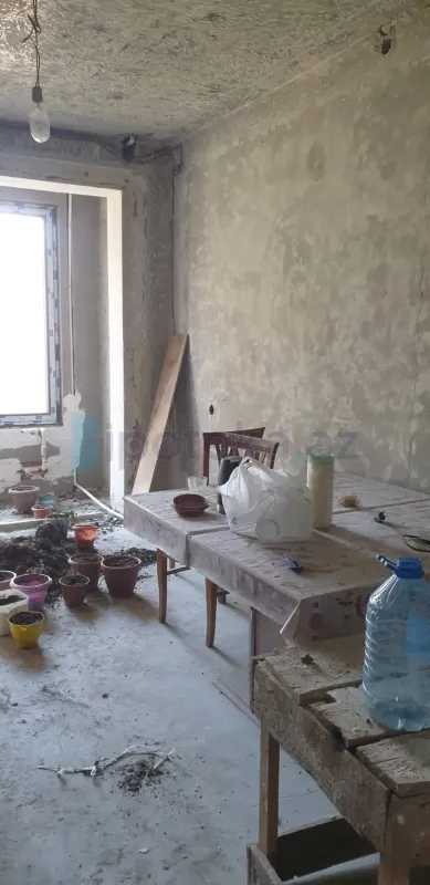 Satılır 4 otaqlı köhnə tikili 110 m²