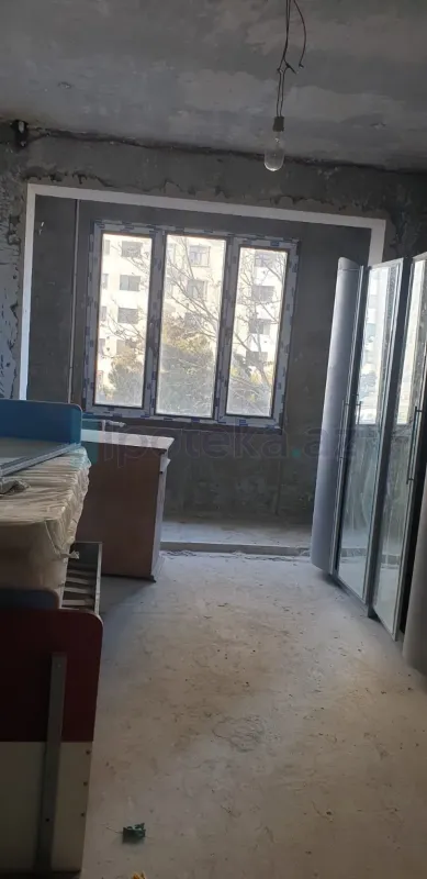 Satılır 4 otaqlı köhnə tikili 110 m²