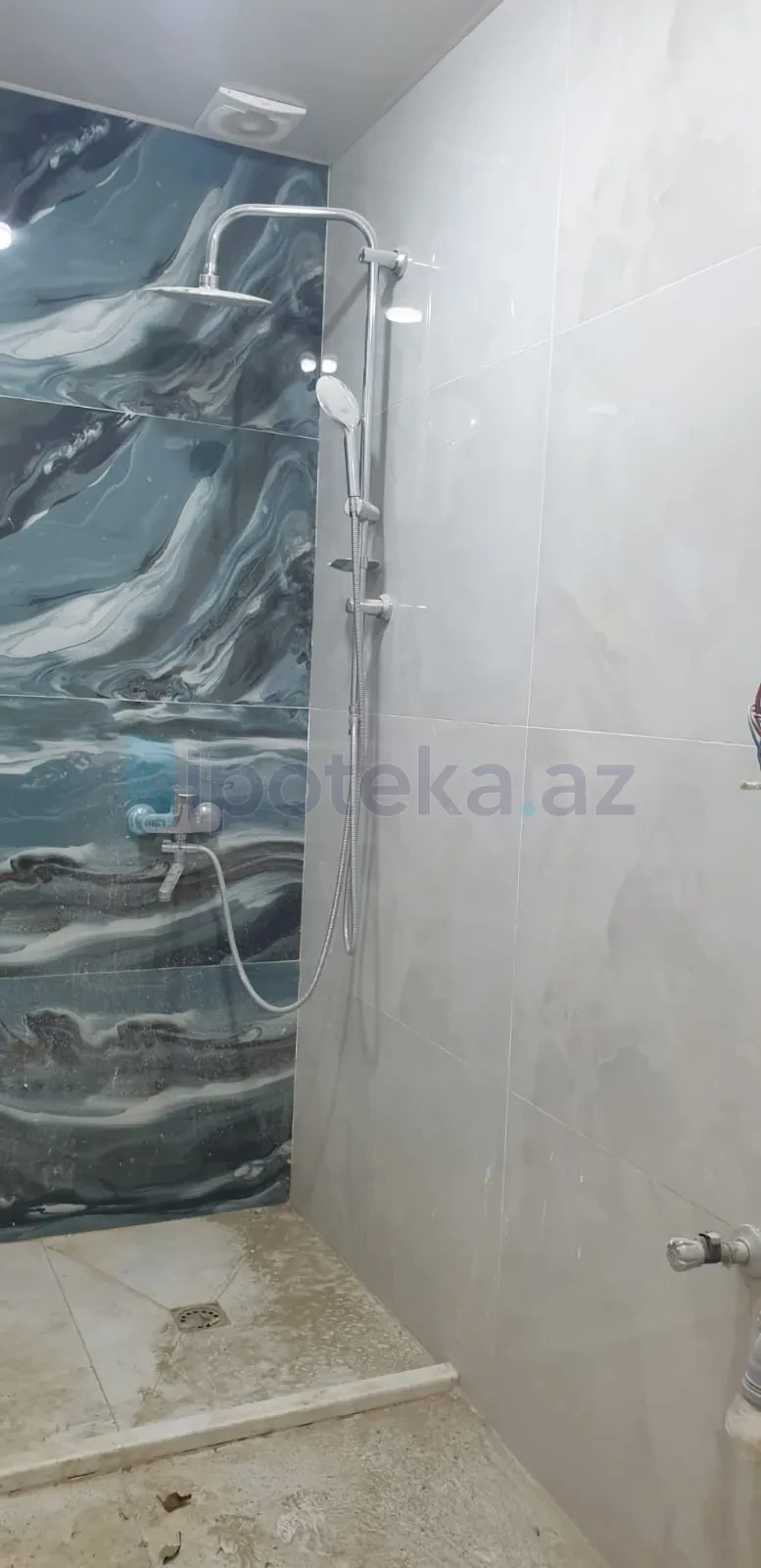 Satılır 4 otaqlı köhnə tikili 110 m²