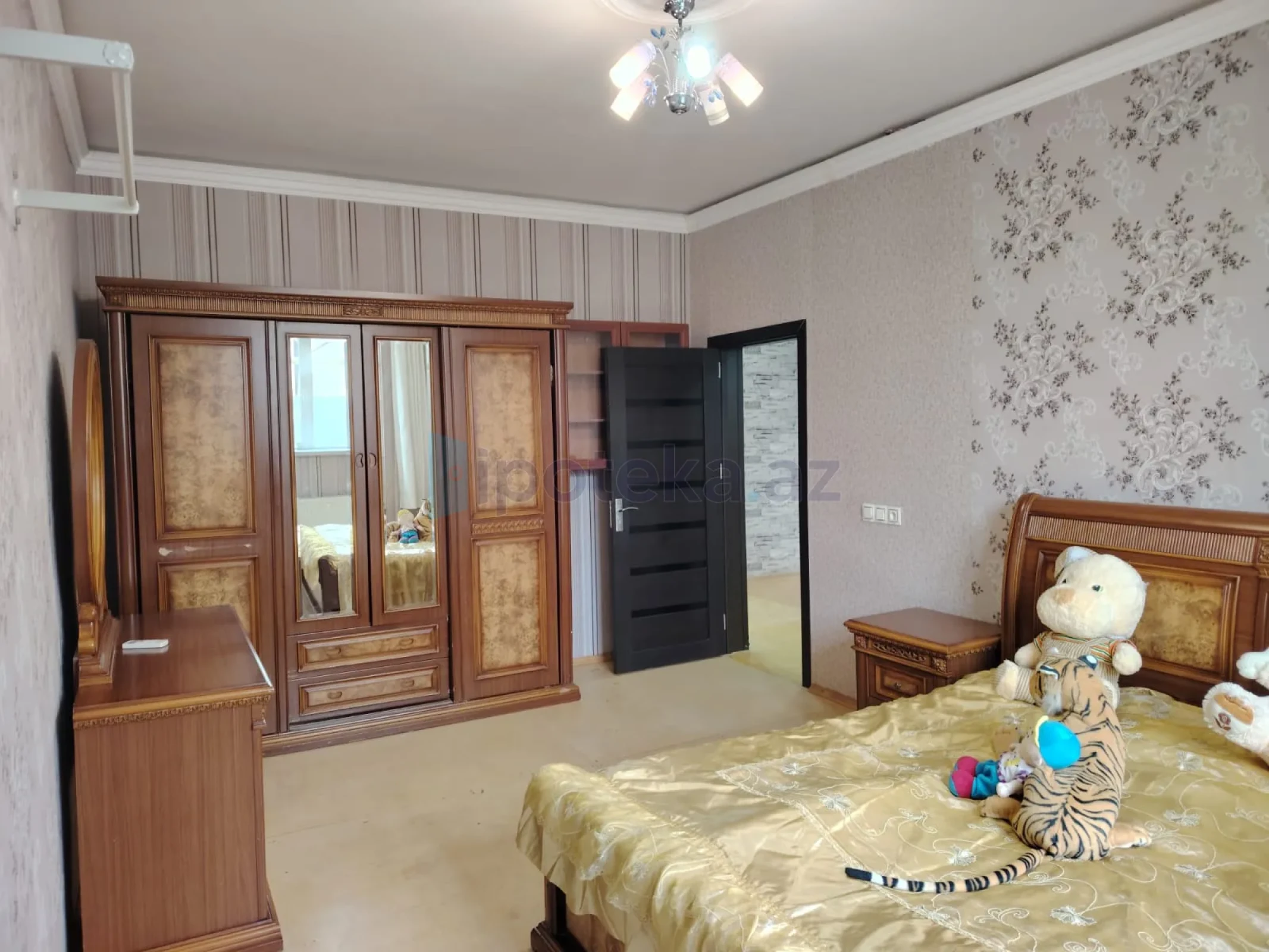 Satılır 6 otaqlı həyət evi 200 m²