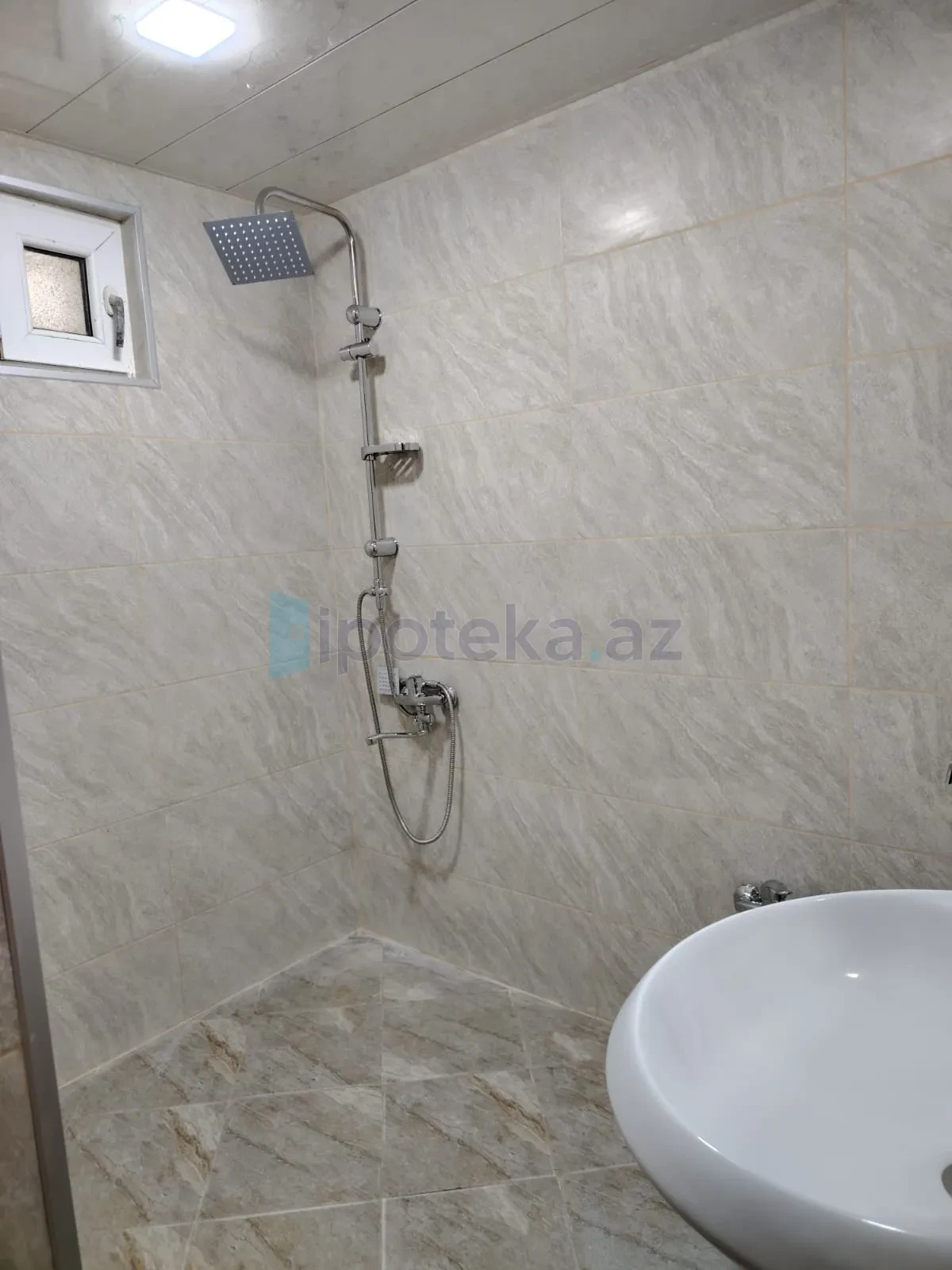 Satılır 6 otaqlı həyət evi 200 m²