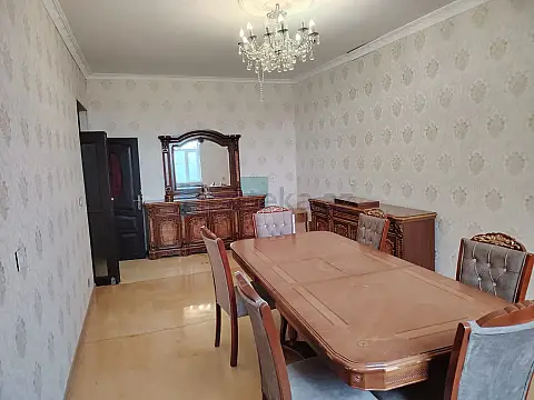Satılır 6 otaqlı həyət evi 200 m²