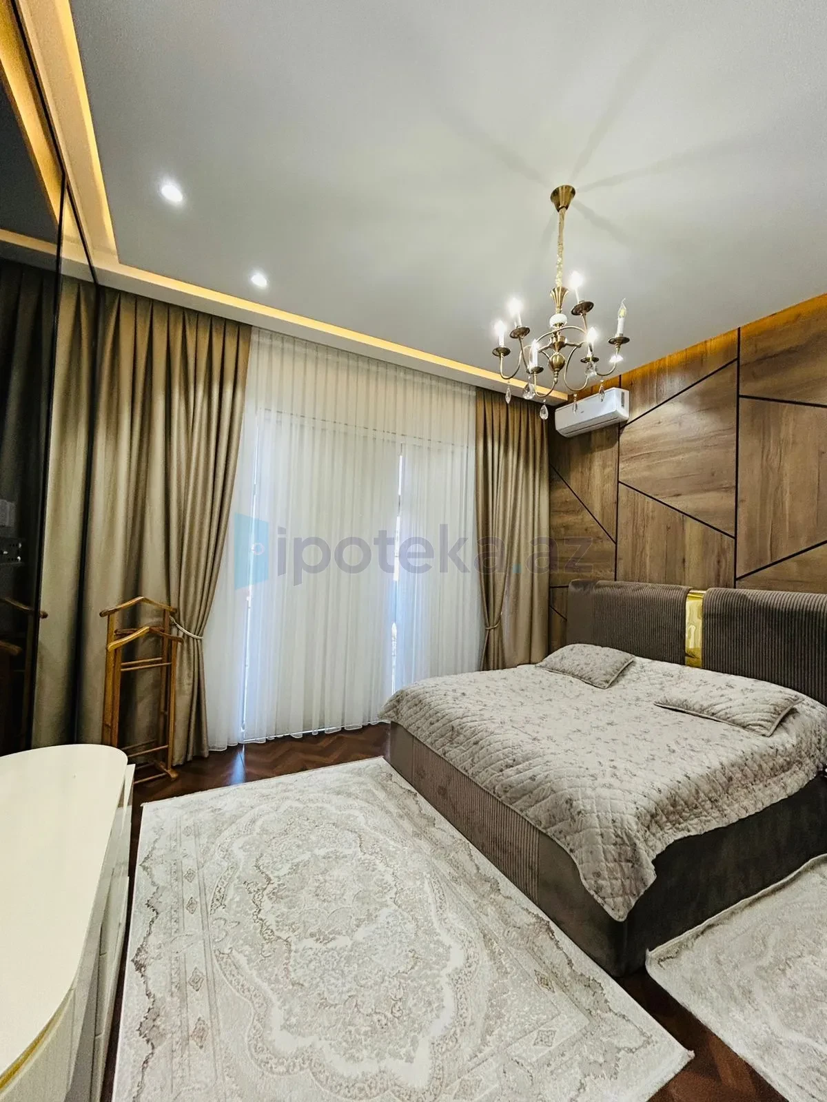 Satılır 5 otaqlı mənzil 3000 m²