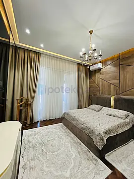 Satılır 5 otaqlı mənzil 3000 m²