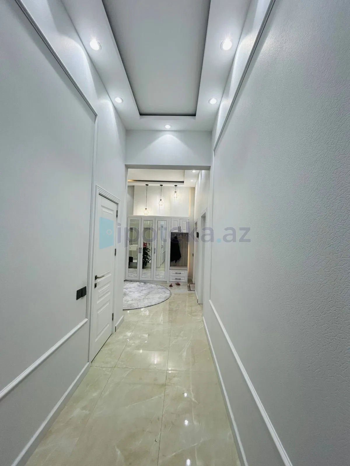 Satılır 5 otaqlı mənzil 3000 m²