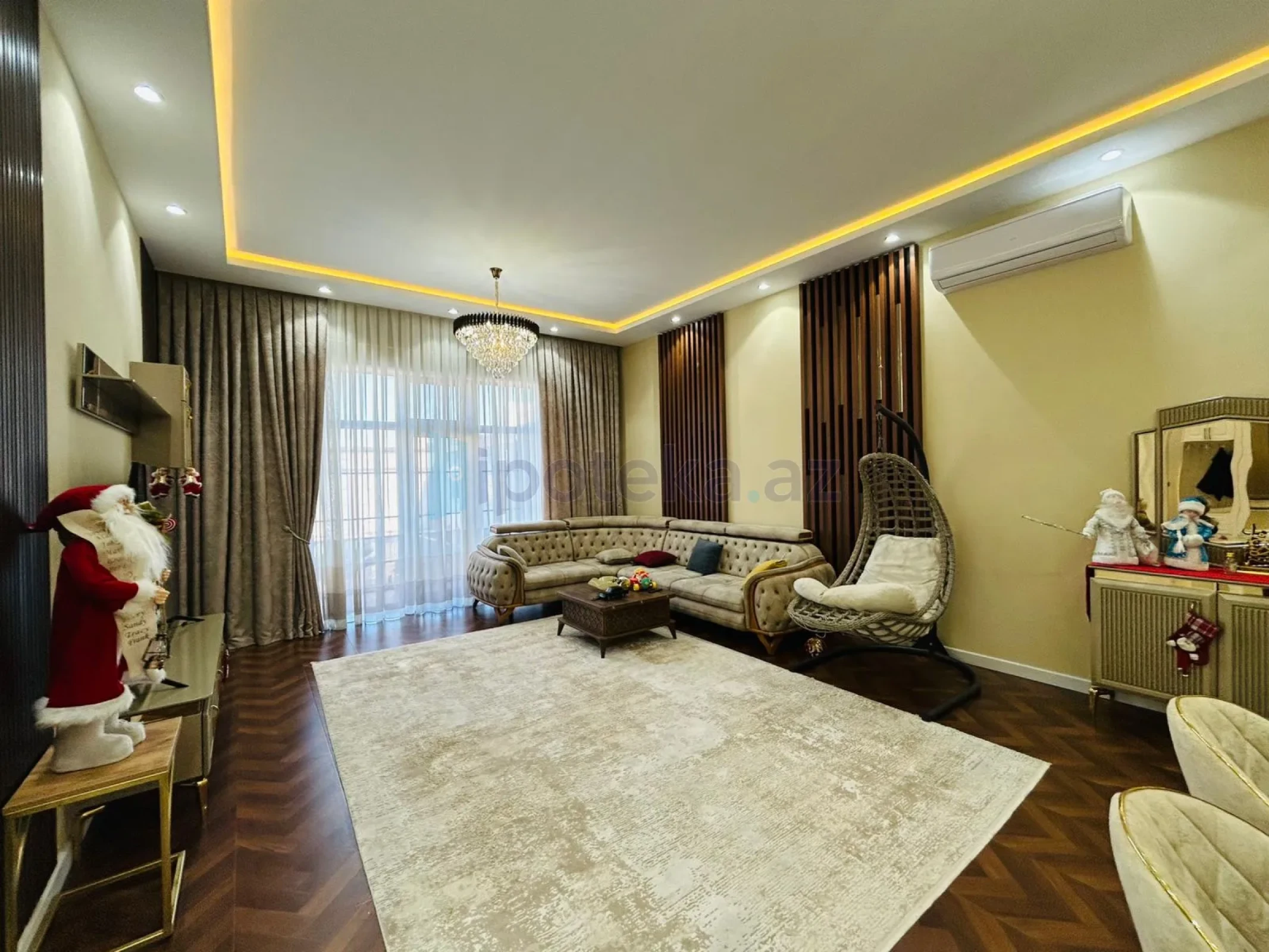 Satılır 5 otaqlı mənzil 3000 m²