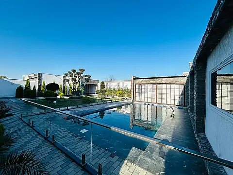 Satılır 5 otaqlı mənzil 3000 m²