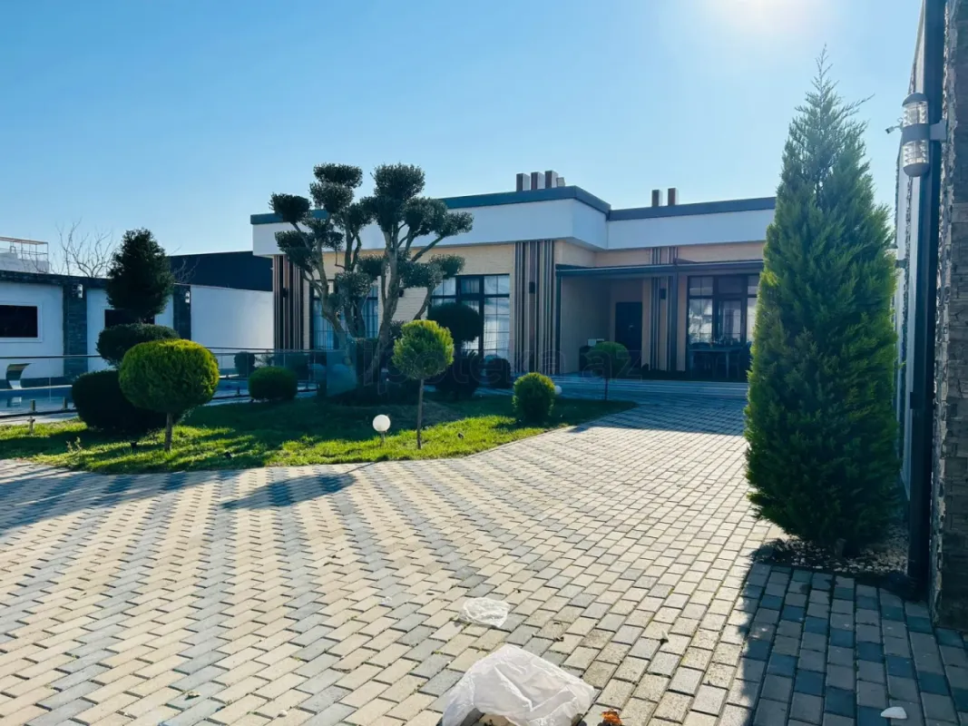 Satılır 5 otaqlı mənzil 3000 m²